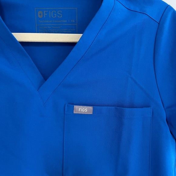 NWT FIGS Catarina One-Pocket Scrub Top V-Neck Royal Blue Short Sleeve, size XS - Picture 3 of 7